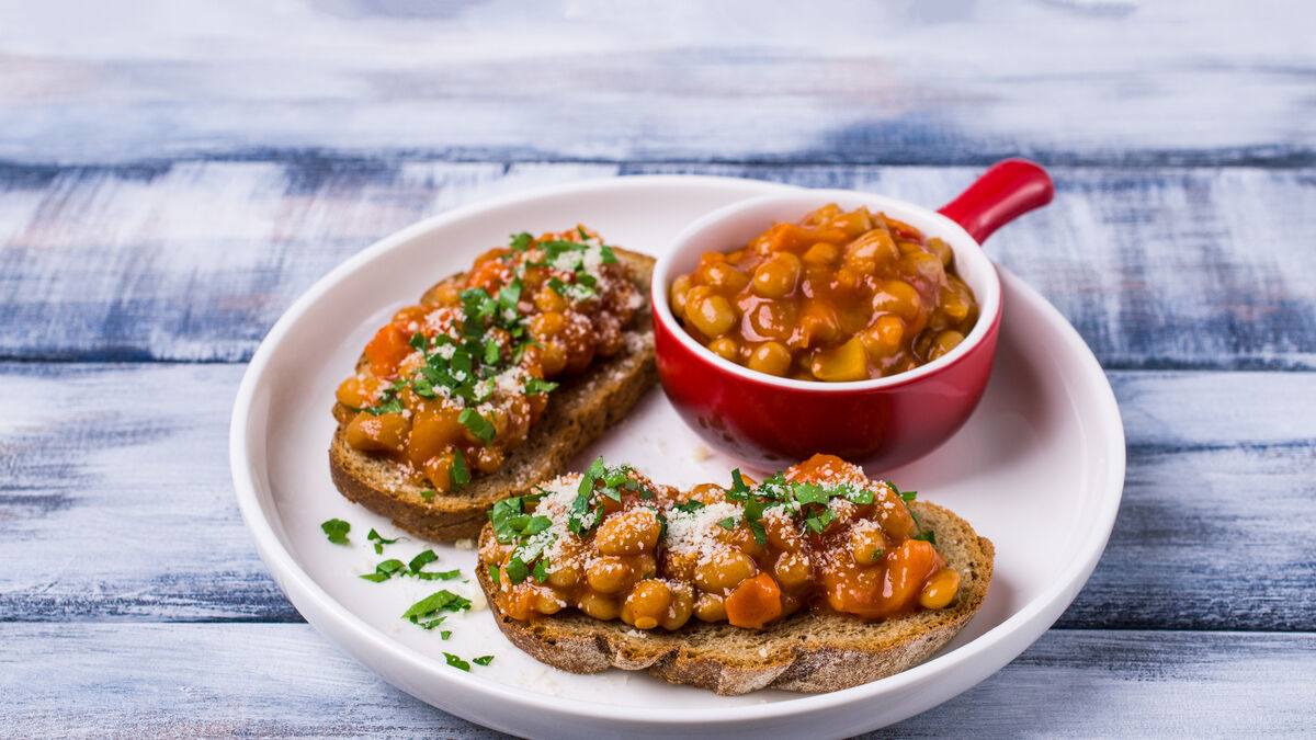 Ali Honour's quick cheesy rarebit beans on toast