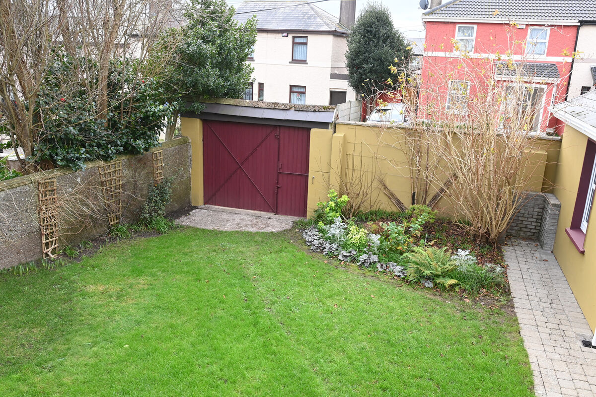 Double doors lead from the rear to Upper Friars Walk