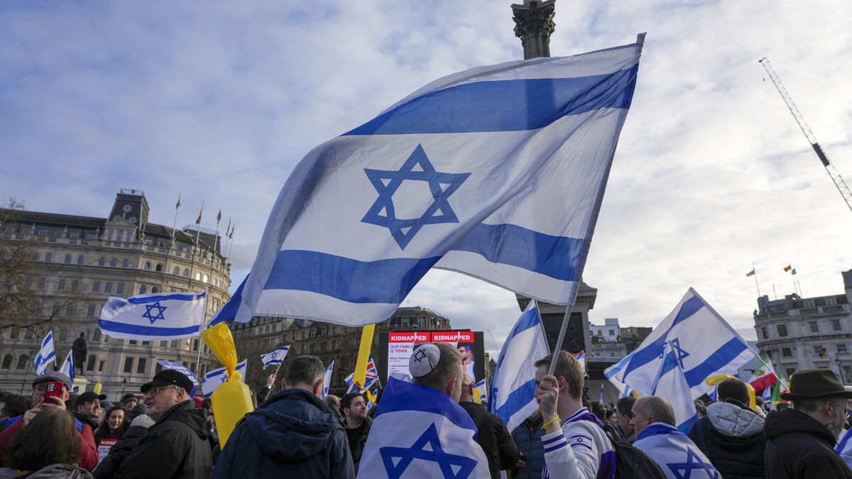 Suella Braverman joins thousands at London rally 'in solidarity with Israel' - Vimarsana News
