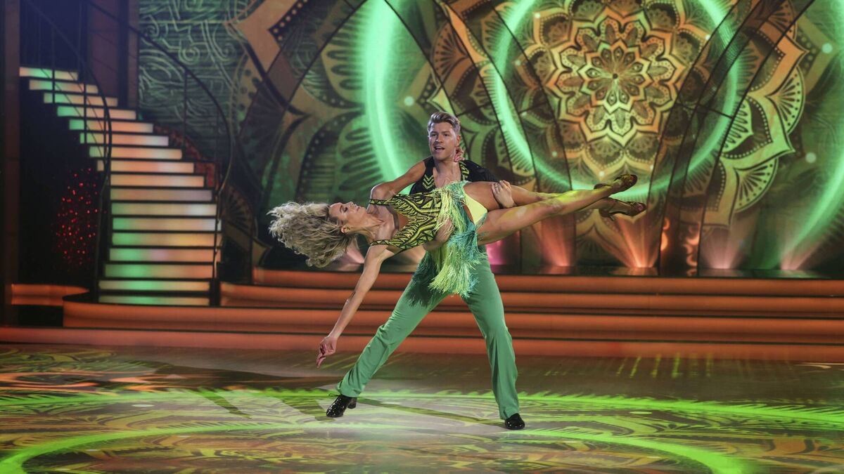 Former Miss World Rosanna Davidson impressed with partner Stephen Vincent. Picture: Kyran O’Brien /kobpix 