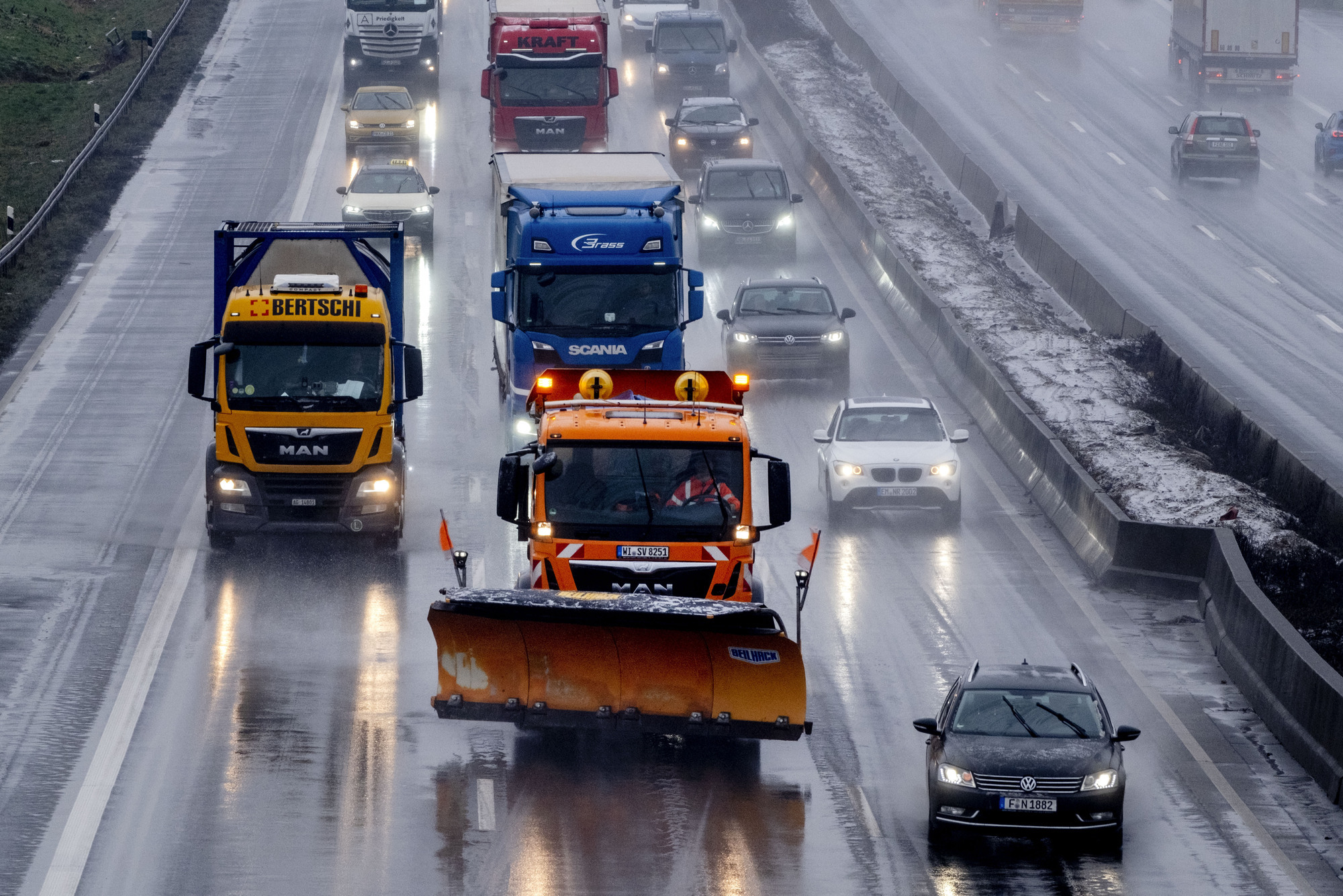 Heavy snowfall and freezing rain disrupt transport in Scandinavia and Germany