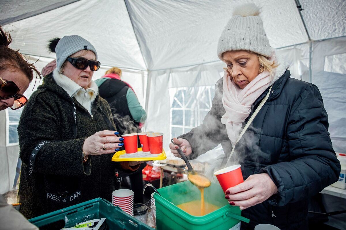 Teresa Hogan hands out soup to the protesters at Racket Hall Hotel. Picture. Brian Arthur Teresa Hogan hands out soup to the protesters at Racket Hall Hotel. Picture. Brian Arthur