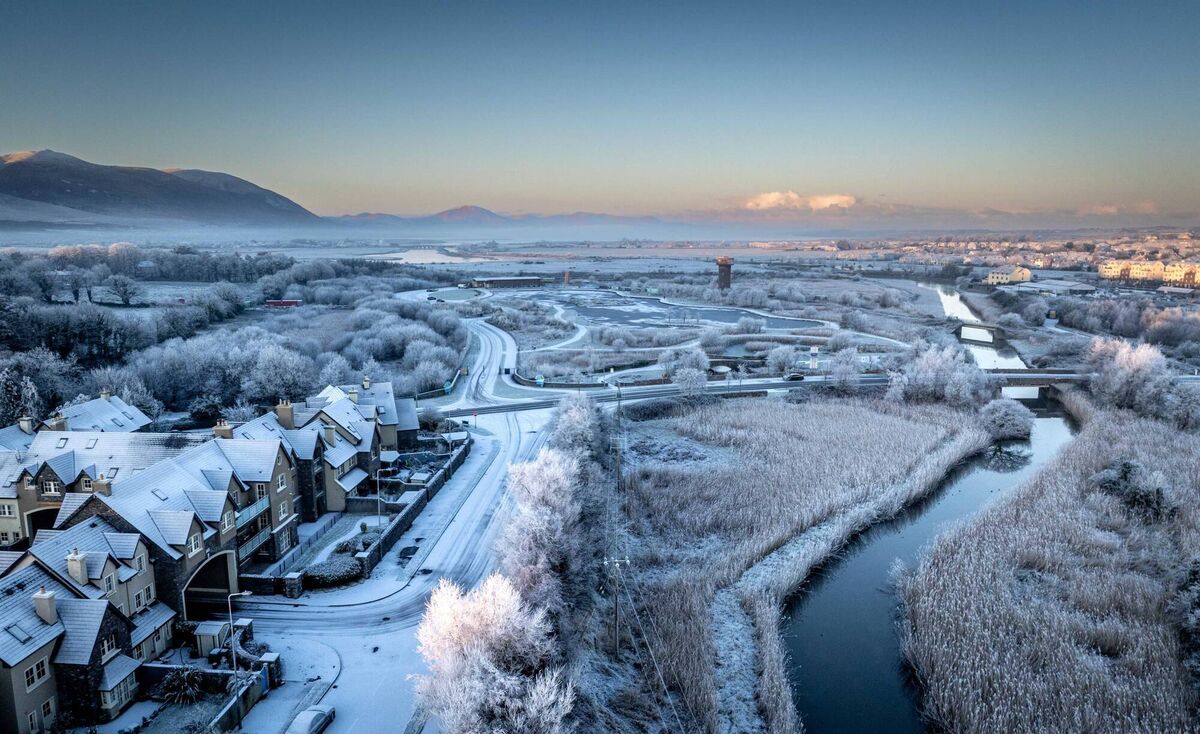 Tralee wetlands transformed into a winter wonderland, blanketed in snow with the pond frozen as the temp was -6c in Tralee over night . Picture: Domnick Walsh © Eye Focus LTD 