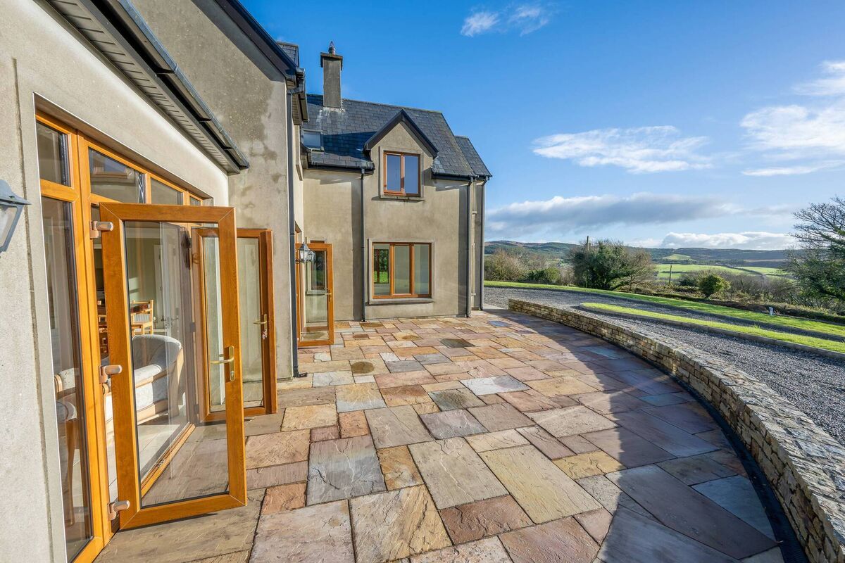 Close to fully finished inside and outside Close to fully finished inside and outside