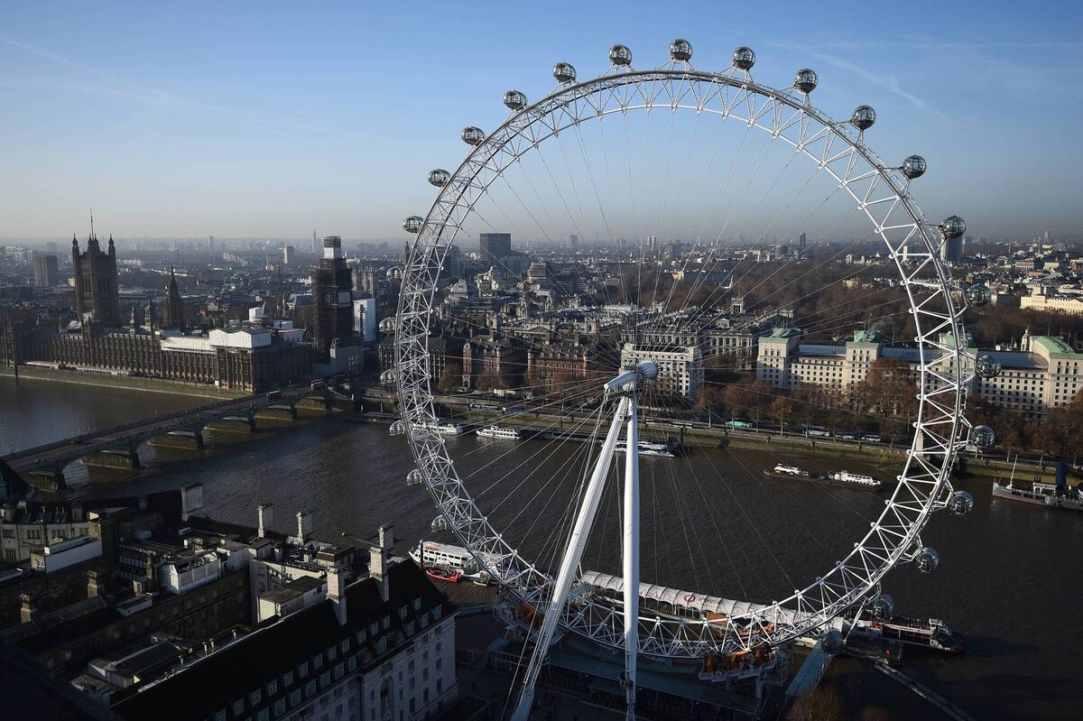 Sipping on champagne aboard the London Eye is just one of many romantic adventures the city has to offer.