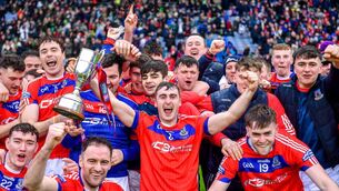 <p class="contextmenu internal_Caption">SAINTS ALIVE: St Thomas’ players, with Damien Finnerty front and centre, celebrate with the Tommy Moore Cup after their thrilling victory over O’Loughlin Gaels of Kilkenny at Croke Park. Pic: Piaras Ó Mídheach/Sportsfile</p>