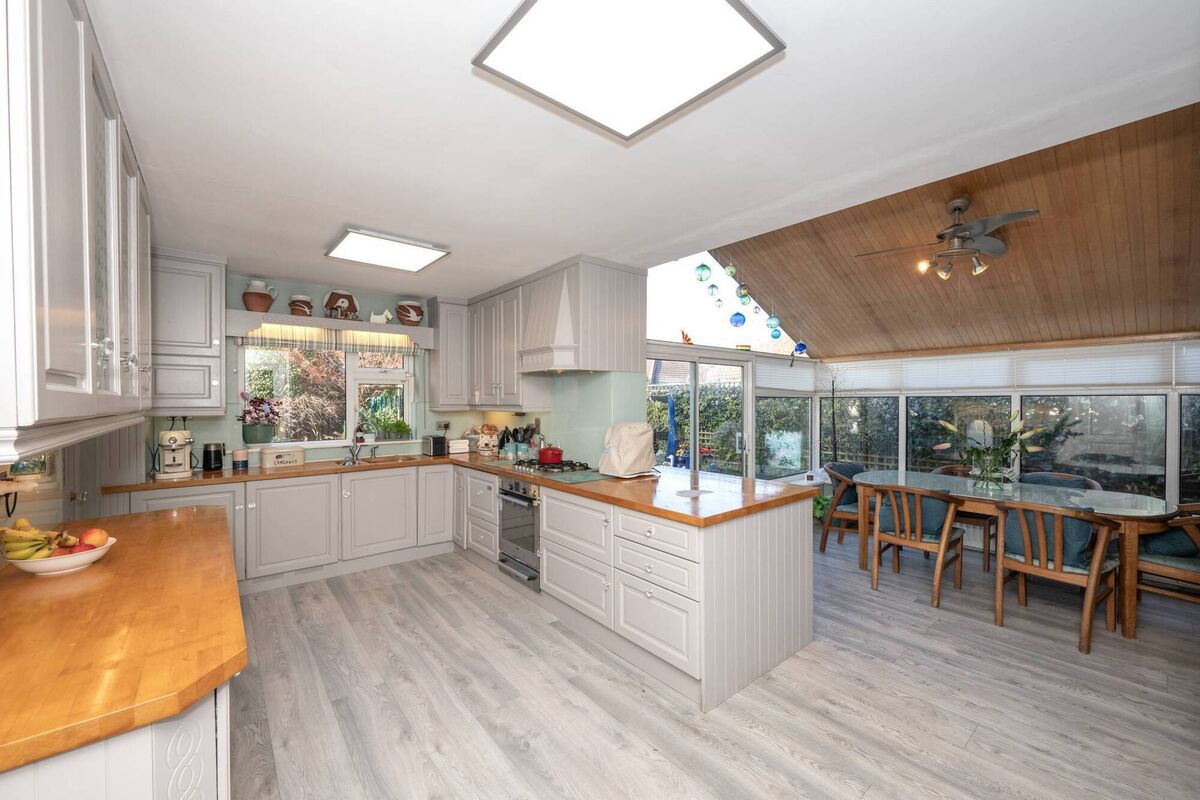Open plan kitchen/dining Open plan kitchen/dining