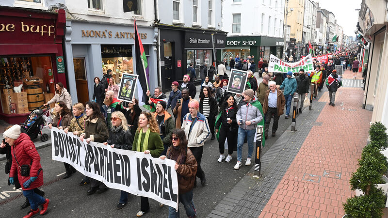 'Doctors are not targets': Medics lead chants as 1,000 people march for Palestine in Cork 'Doctors are not targets': Medics lead chants as 1,000 people march for Palestine in Cork