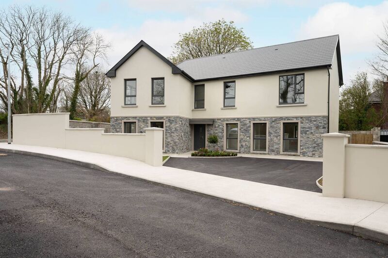 1 Woodside sold for c €820,000