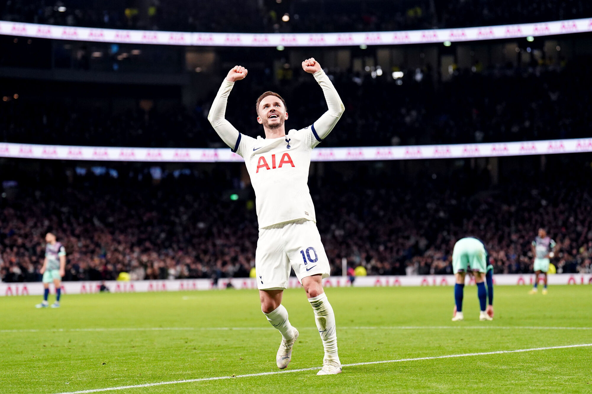 Returning Maddison prominent as Spurs edge into top four 