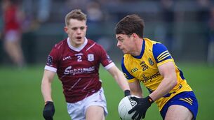 <p>Ben O'Carroll sets his sights on goal as Johnny McGrath closes in. </p>