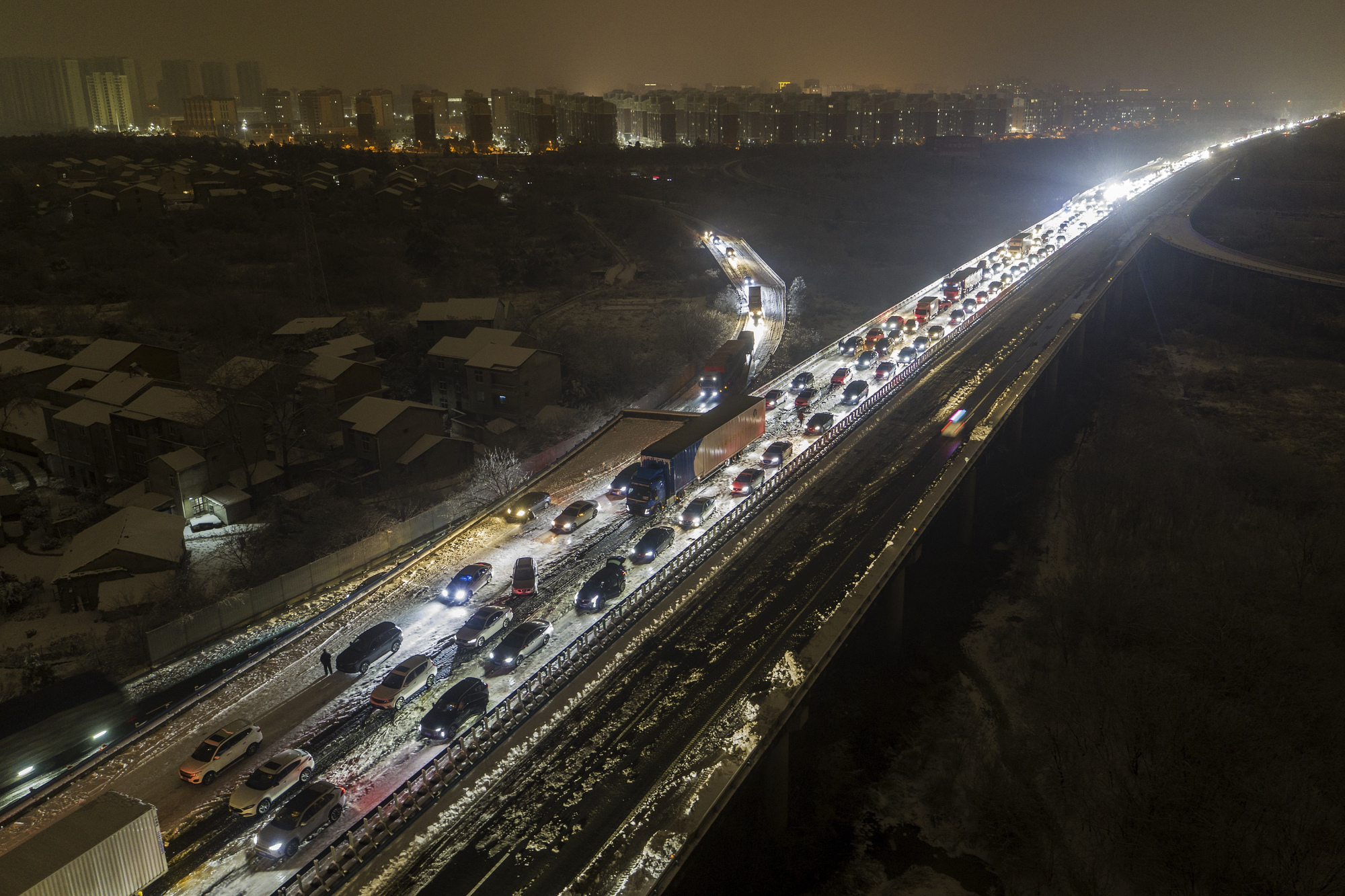 Thousands of vehicles stuck on roads in China amid heavy snow