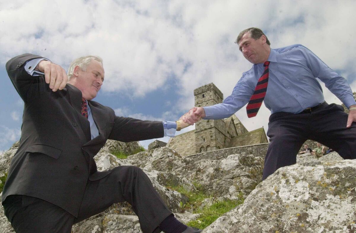 Tom Hayes giving then Fine Gael leader John Bruton a helping hand on the campaign trail in Cashel during the 2000 Tipperary South by-election. Hayes was pipped at the post by Independent Séamus Healy, but was elected the following year. Picture: Dan Linehan/Irish Examiner Archive Tom Hayes giving then Fine Gael leader John Bruton a helping hand on the campaign trail in Cashel during the 2000 Tipperary South by-election. Hayes was pipped at the post by Independent Séamus Healy, but was elected the following year. Picture: Dan Linehan/Irish Examiner Archive