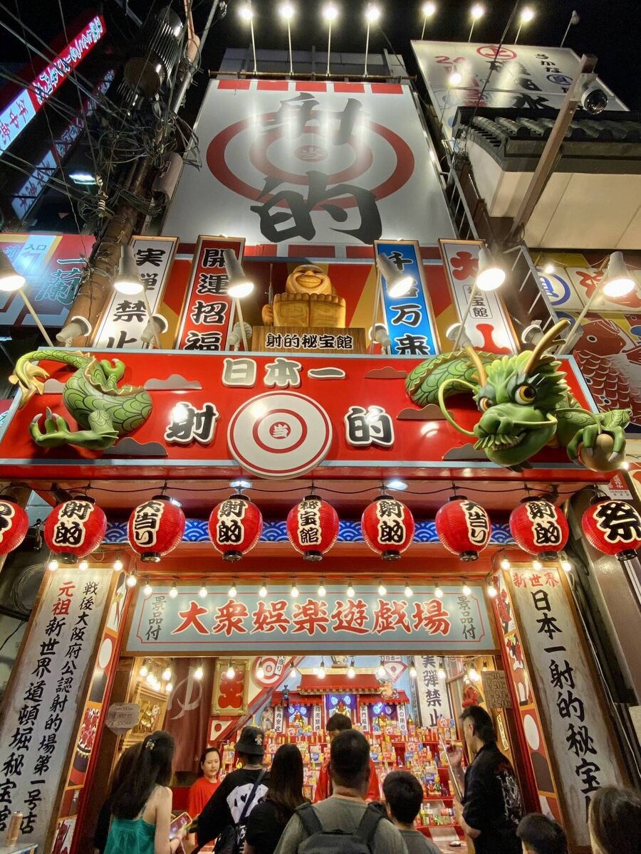 Dotonbori Entertainment Street is popular with students and workers who come to enjoy a drink in the small bars and izakaya taverns