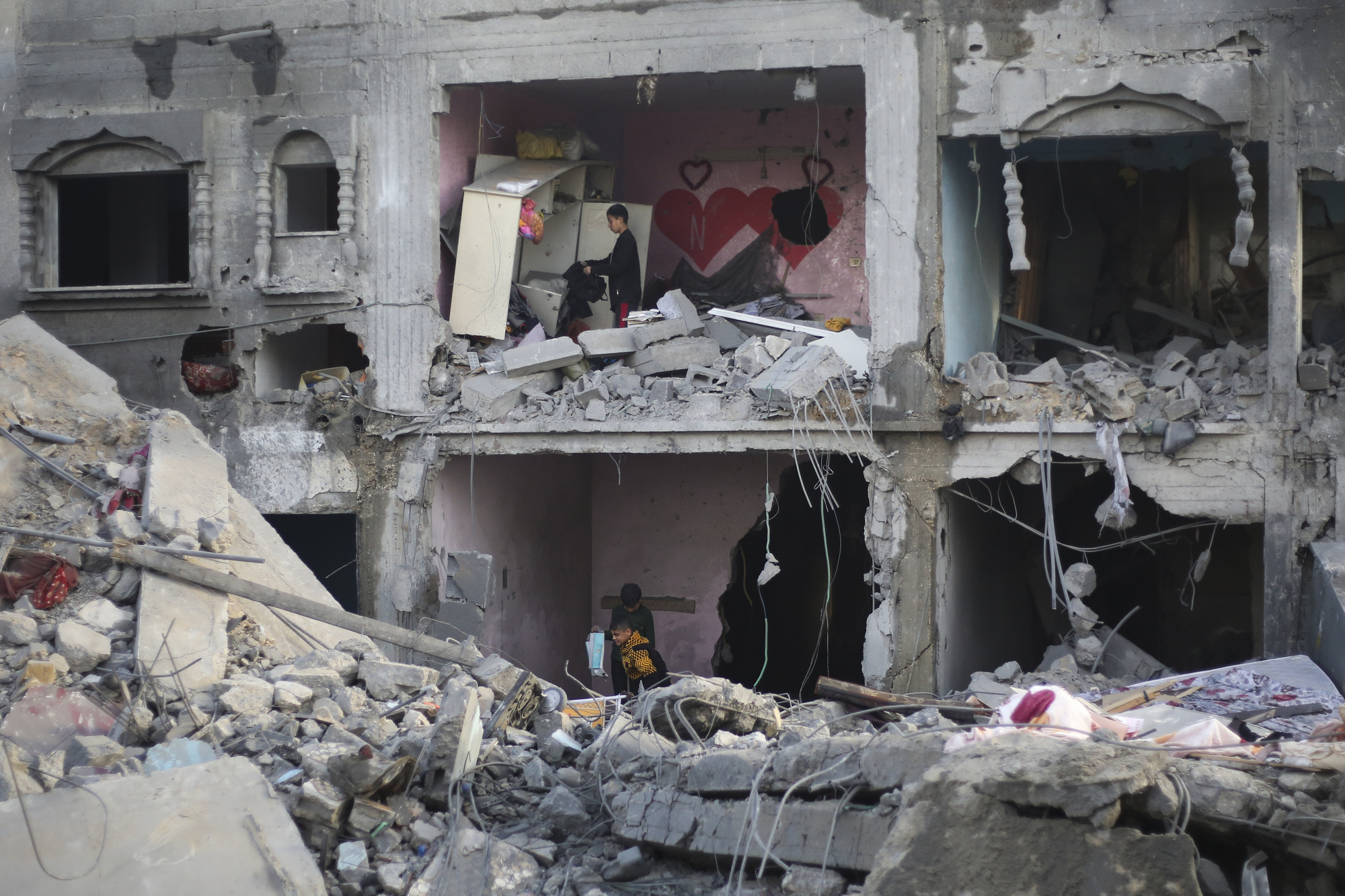 Israel and Hamas ‘making progress in ceasefire and hostage release talks’
