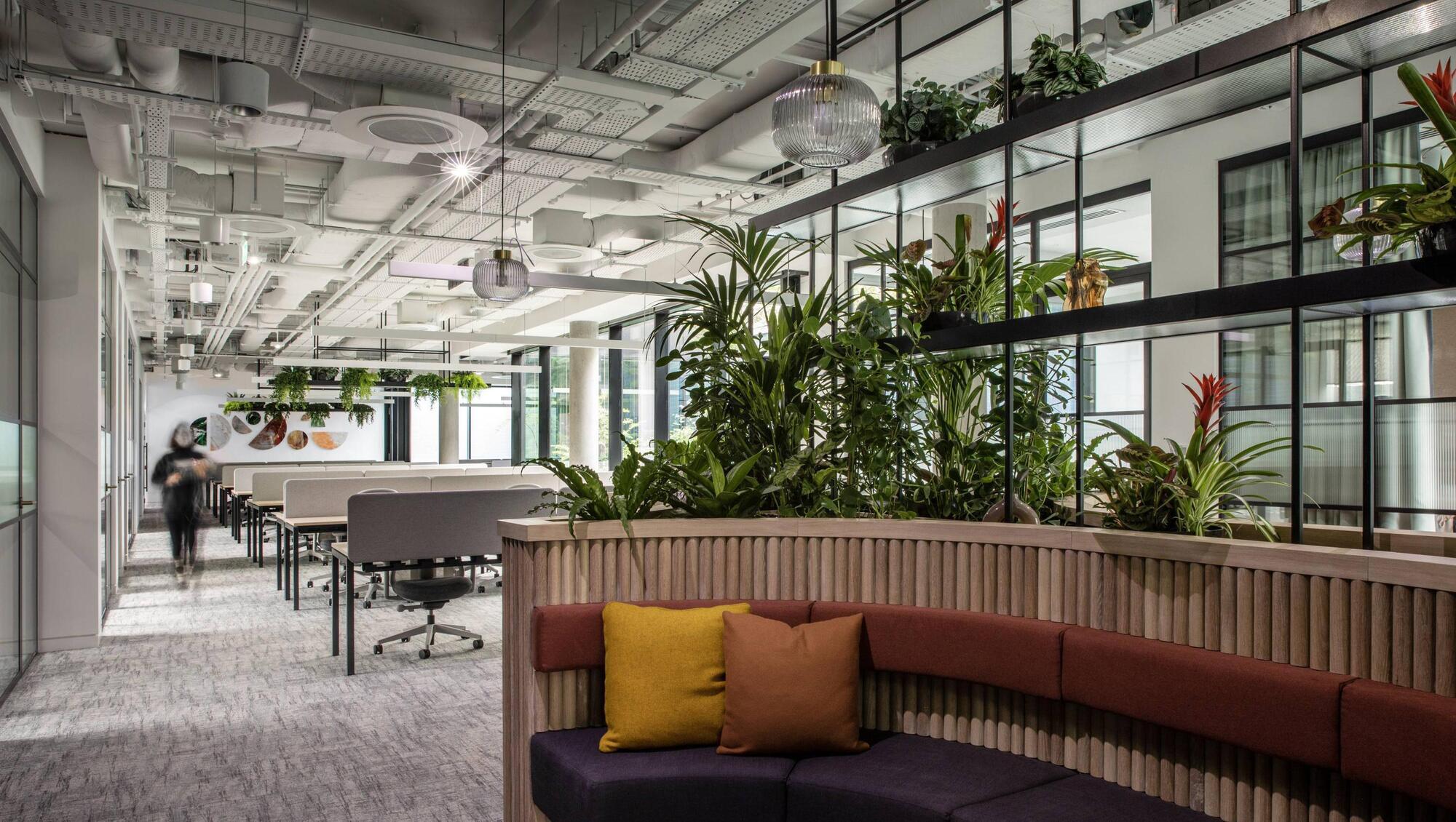 Glandore's workspaces nurture innovation, creativity, productivity and professional growth. The state-of-the-art work facilities, very thoughtfully designed workspaces with excellent amenities, have attracted a diverse range of businesses, from startups to established enterprises. 
