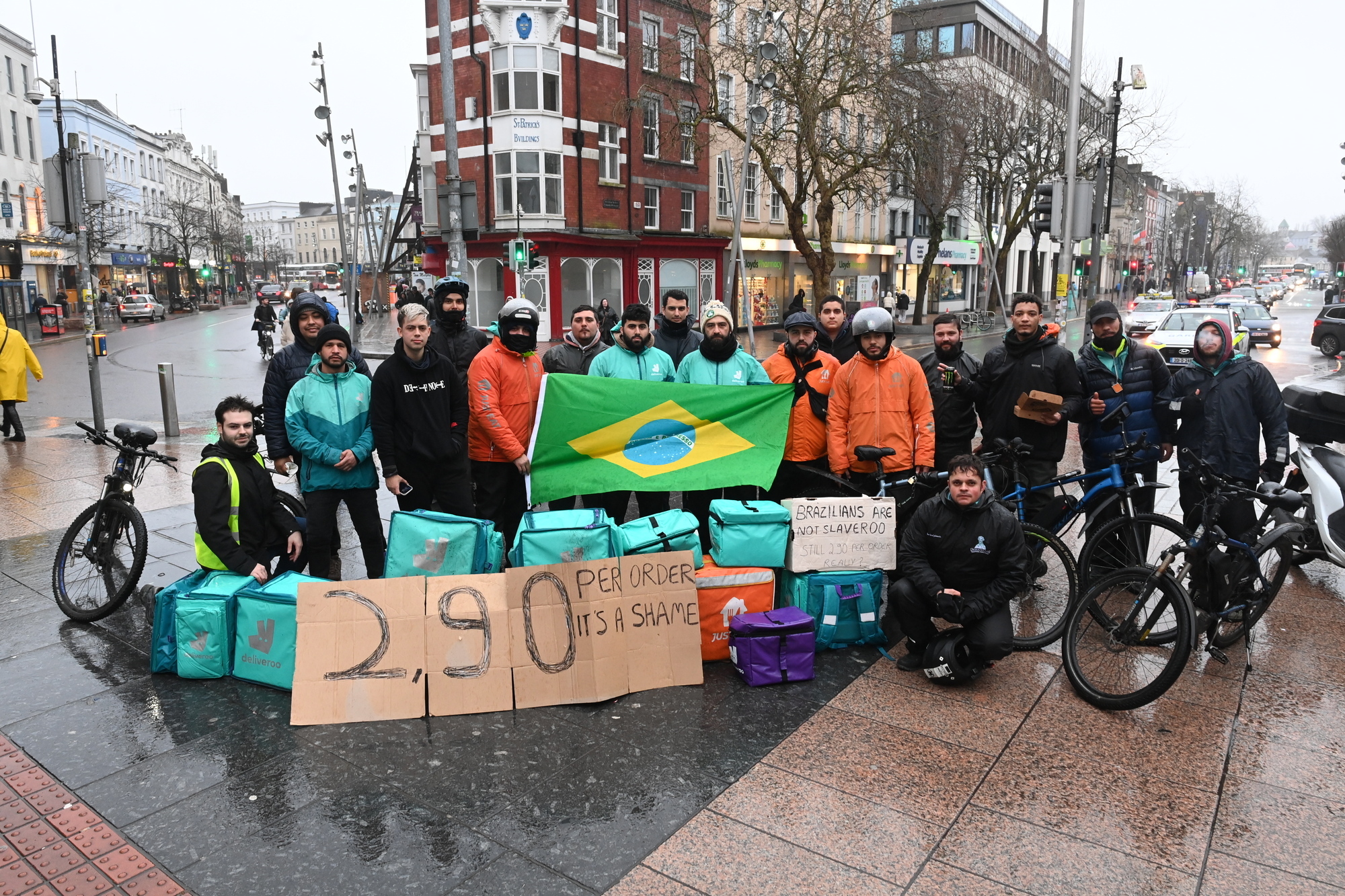 'This is not fair payment': Food delivery workers in Cork and Dublin to strike on Valentine's night