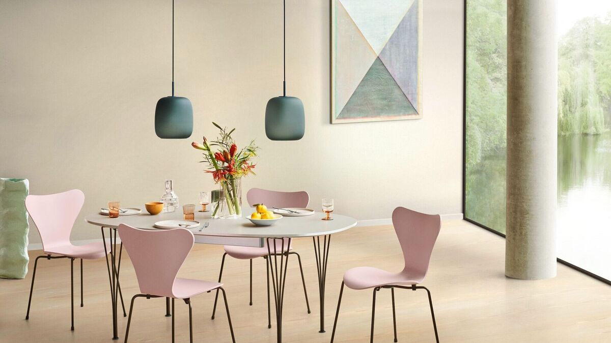 Swing time: Glass and colour chandeliers are trending - Vimarsana News