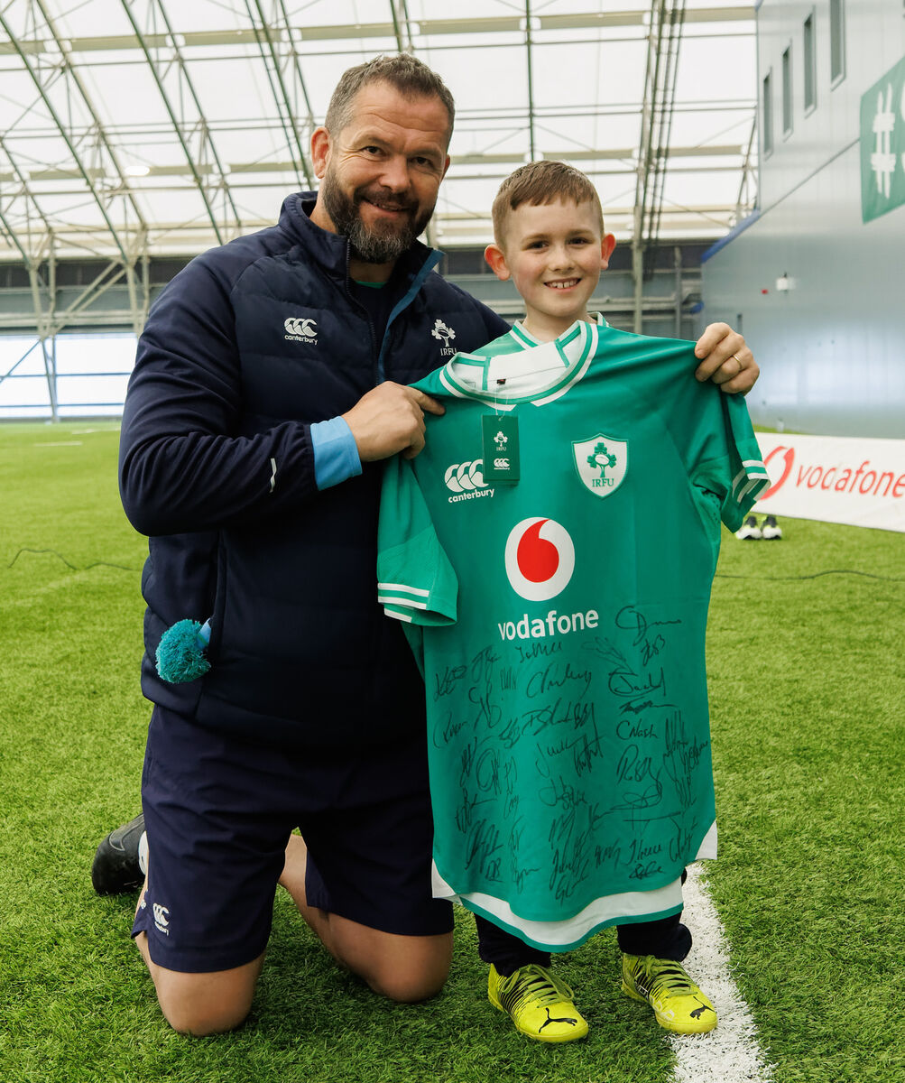 Ireland Head Coach Andy Farrell meets Stevie Mulrooney and presents him with a signed jersey.