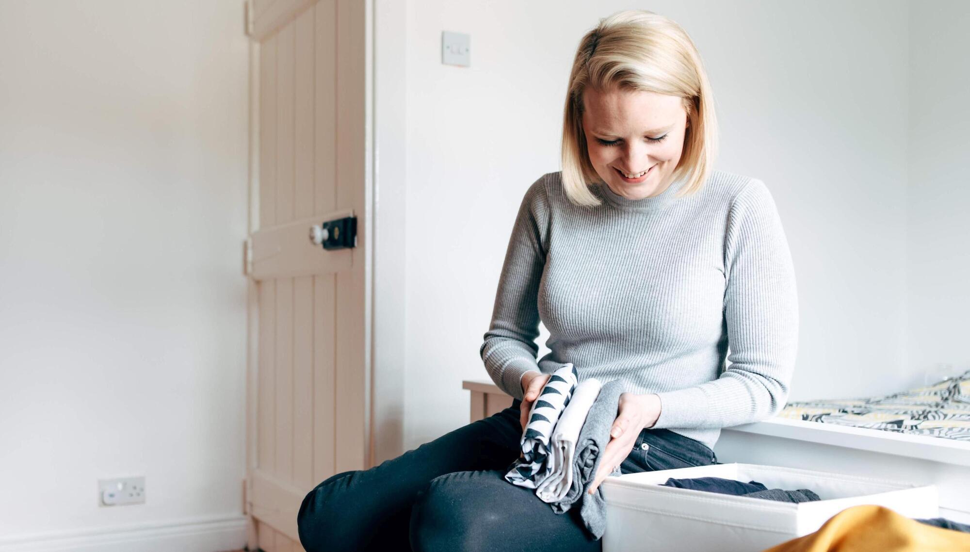  Decluttering coach Suzy Kell sorting out a client's home.