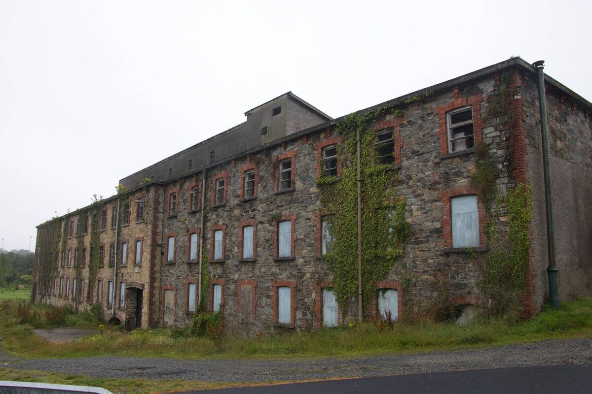 The property served as a woollen mill until the 1920s, then becoming a grain store for porridge producers Flahavan’s.