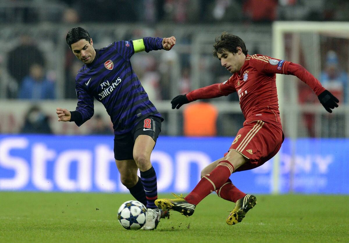 Arteta and Bayern Munich's Spain midfielder Javi Martinez vie for the ball during the Champions League round of 16.