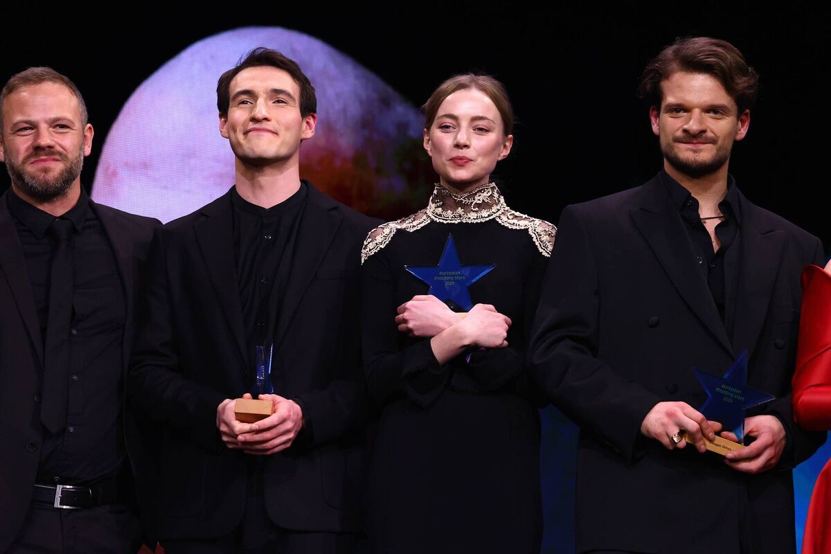 Moe Dunford, Eanna Hardwicke, Kamila Urzedowska and Dziugas Grinys pose on stage at the European Shooting Stars 2024 award ceremony during the 74th Berlinale International Film Festival. (Photo by Sebastian Reuter/Getty Images) Moe Dunford, Eanna Hardwicke, Kamila Urzedowska and Dziugas Grinys pose on stage at the European Shooting Stars 2024 award ceremony during the 74th Berlinale International Film Festival. (Photo by Sebastian Reuter/Getty Images)