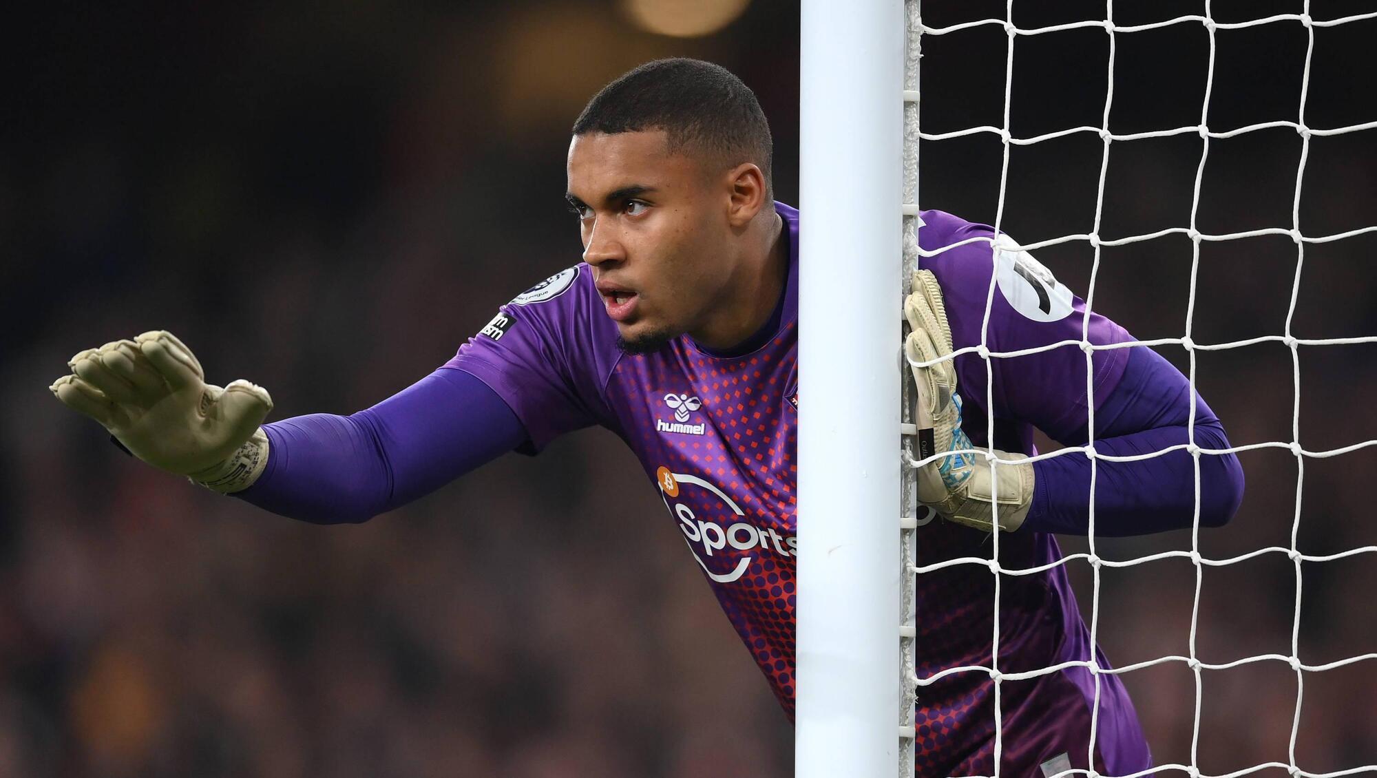 Southampton manager defends Gavin Bazunu after supporters' moan