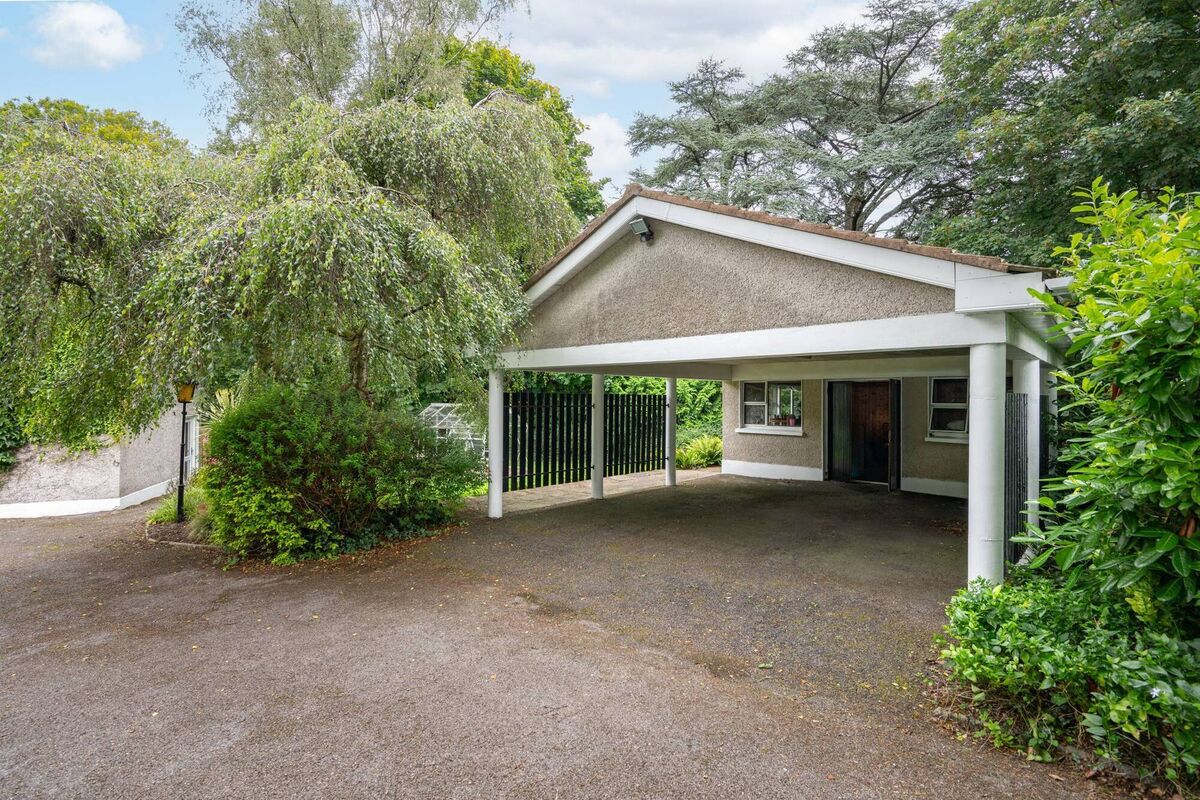 Detached carport and multi-use room inside