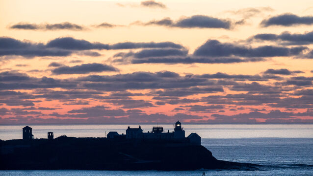 <p>Dawn breaks on a cold frosty morning at Roches Point, Cork. Picture: David Creedon</p>