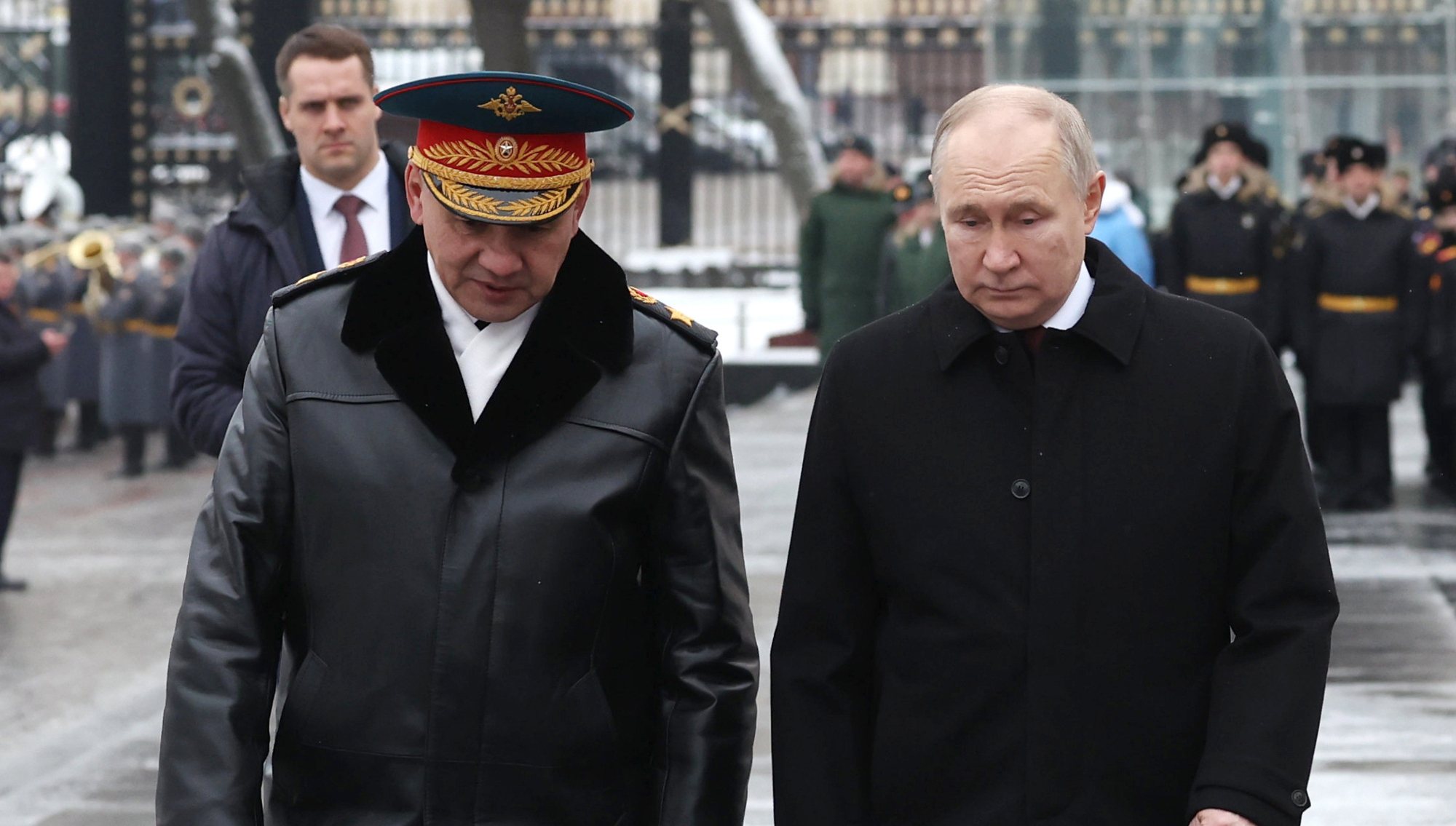 US and EU pile new sanctions on Russia