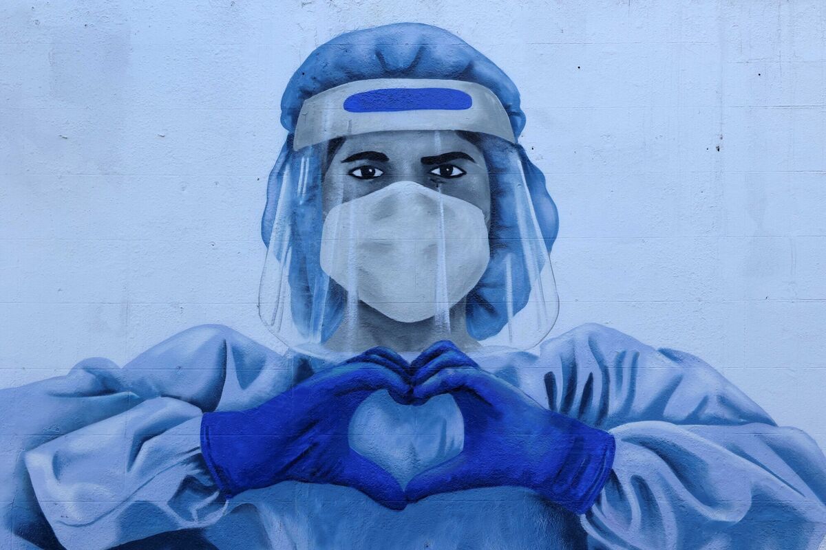 A mural in Harolds Cross depicts a nurse signing a heart symbol with their hands and dressed in Personal Protective Equipment (PPE). Picture: Sam Boal / RollingNews.ie A mural in Harolds Cross depicts a nurse signing a heart symbol with their hands and dressed in Personal Protective Equipment (PPE). Picture: Sam Boal / RollingNews.ie
