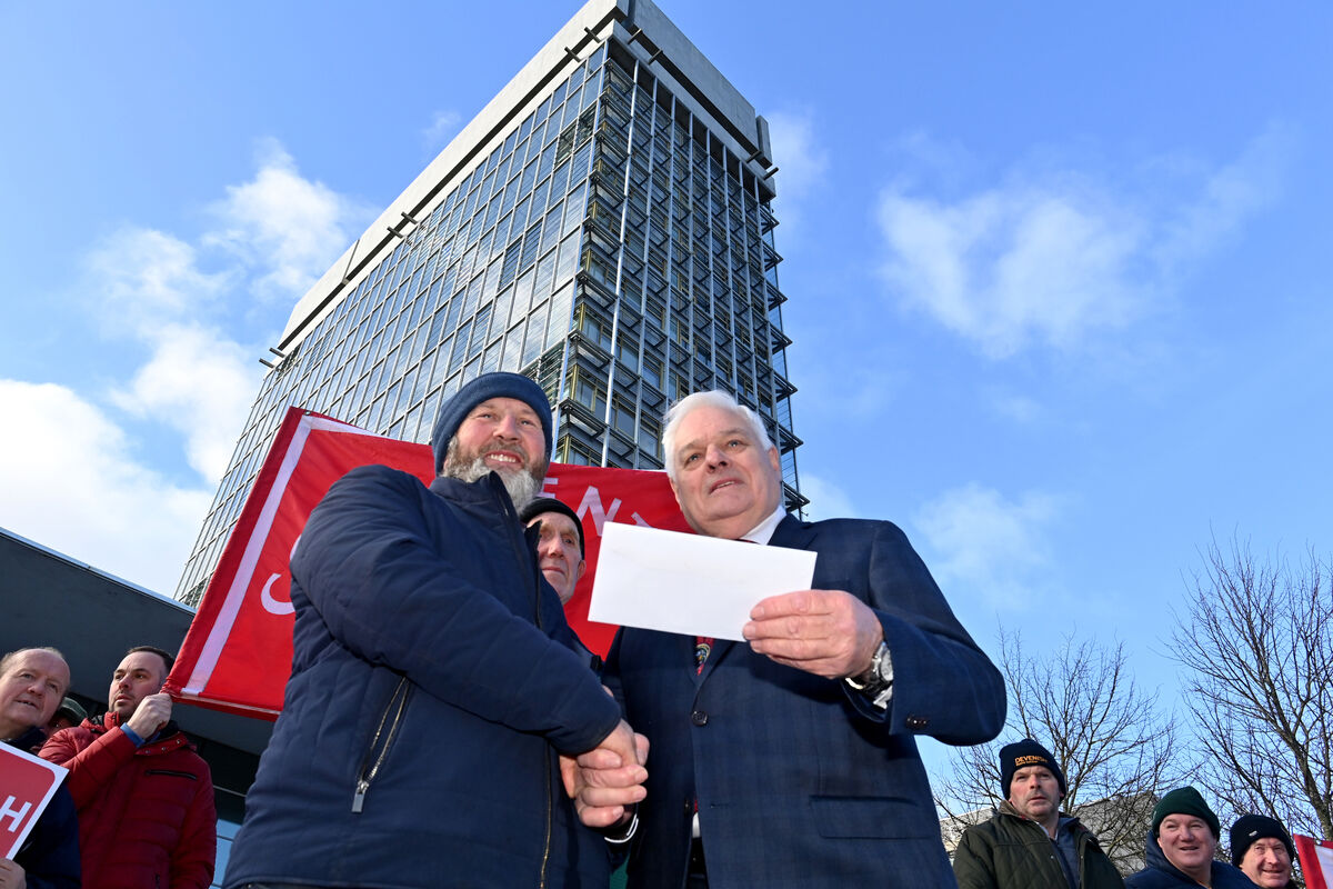 Matt Hurley, Youghal, Cork Central chairman IFA handing in a letter to Cork County Mayor Cllr Frank O'Flynn at the County Hall. Picture: Dan Linehan Matt Hurley, Youghal, Cork Central chairman IFA handing in a letter to Cork County Mayor Cllr Frank O'Flynn at the County Hall. Picture: Dan Linehan