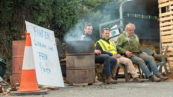 Farmers keep warm while they protest at the Kepac plant in Watergrasshill, Co Cork. Pic: Dan Linehan