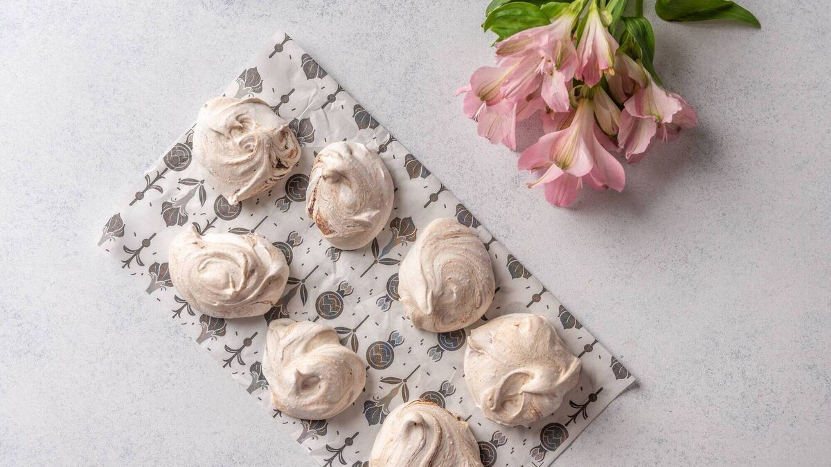 Mary Jo McMillin's Date & Walnut Meringues