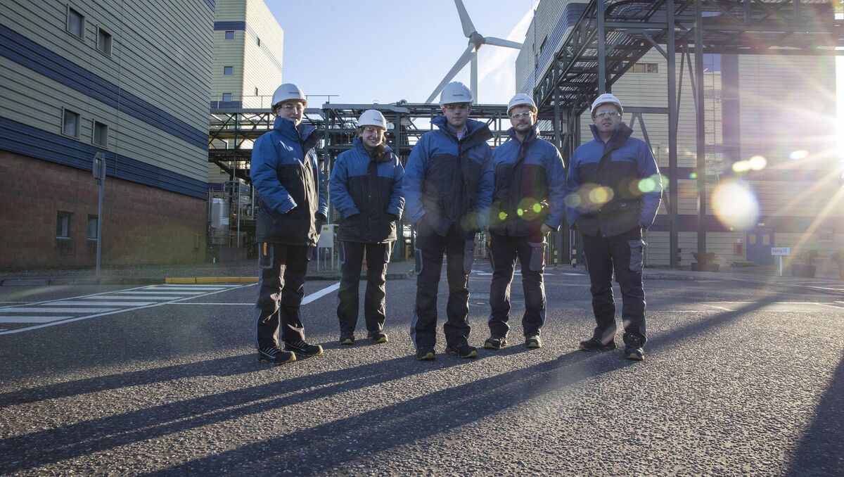 Sarah Aherne, electrical and instrumentation apprentice, Caoimhe Ryan, electrical and instrumentation apprentice, Jack Sheehan, mechanical apprentice, Ben Dunlea, electrical and instrumentation apprentice and Declan Carroll, lead craftsperson and apprentice programme coordinator at Thermo Fisher Scientific. Picture: Clare Keogh 
