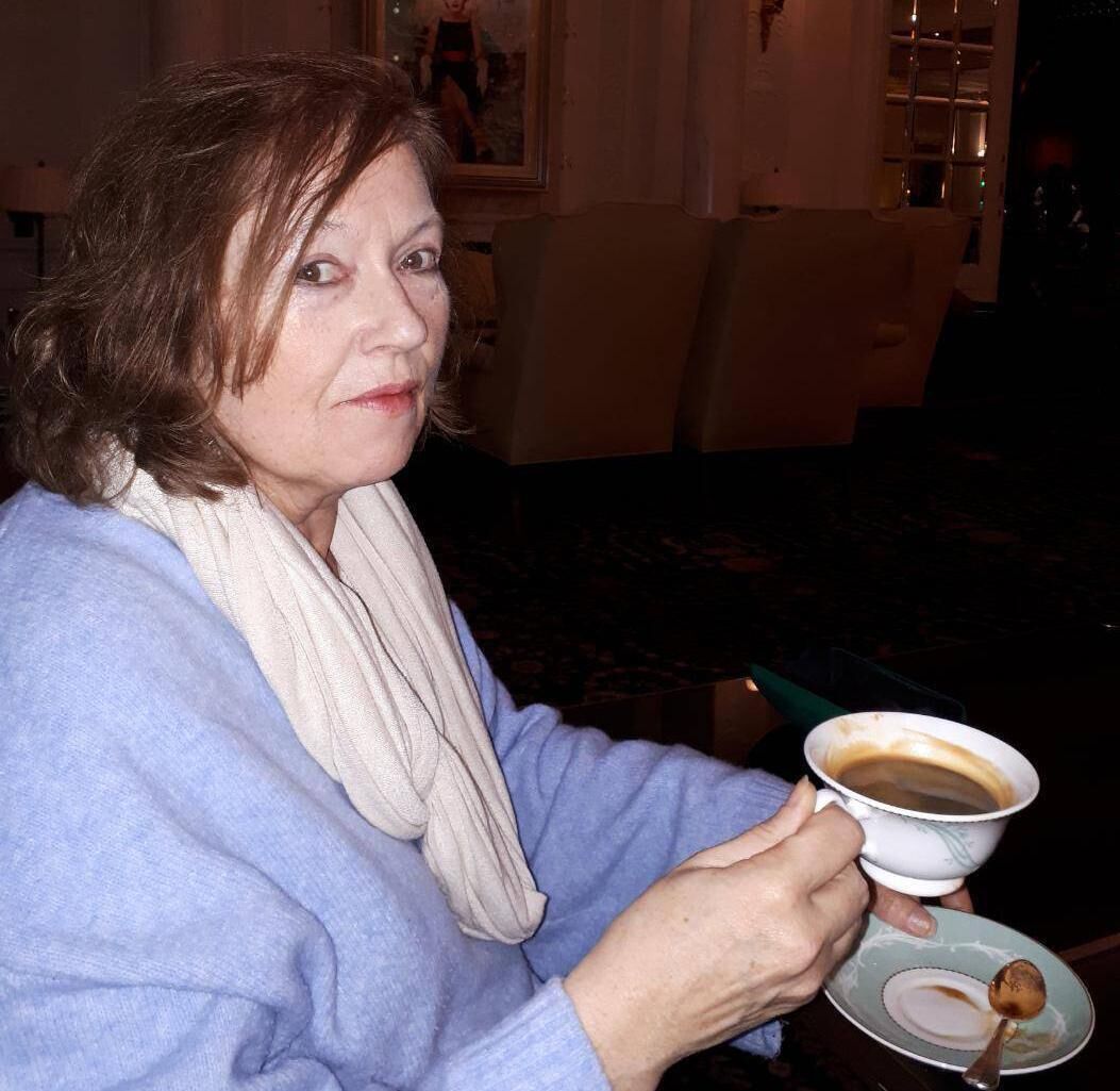 As delays are often inevitable when relying on public transport, Colette recommends sitting down with coffee and cake in the train/ bus station or nearby cafe.