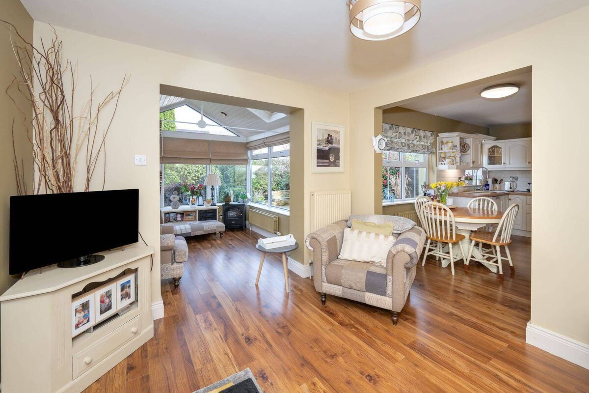 Open plan kitchen/living/sunroom