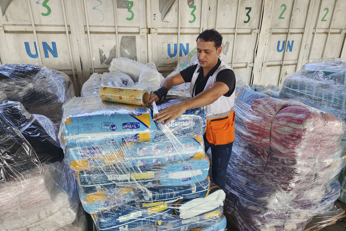 A United Nations worker prepares aid for distribution to Palestinians at UNRWA warehouse in Deir Al-Balah, Gaza Strip, on Monday, Oct. 23, 2023. Picture: AP Photo/Hassan Eslaiah, File
