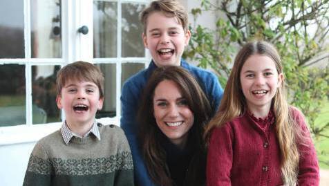 Kate Middleton apologises and admits editing Mother's Day photo