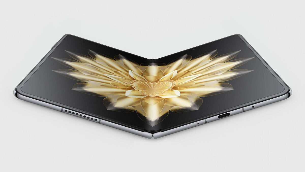 The Magic V2 has a shallow crease compared to the competition. Picture: Honor.