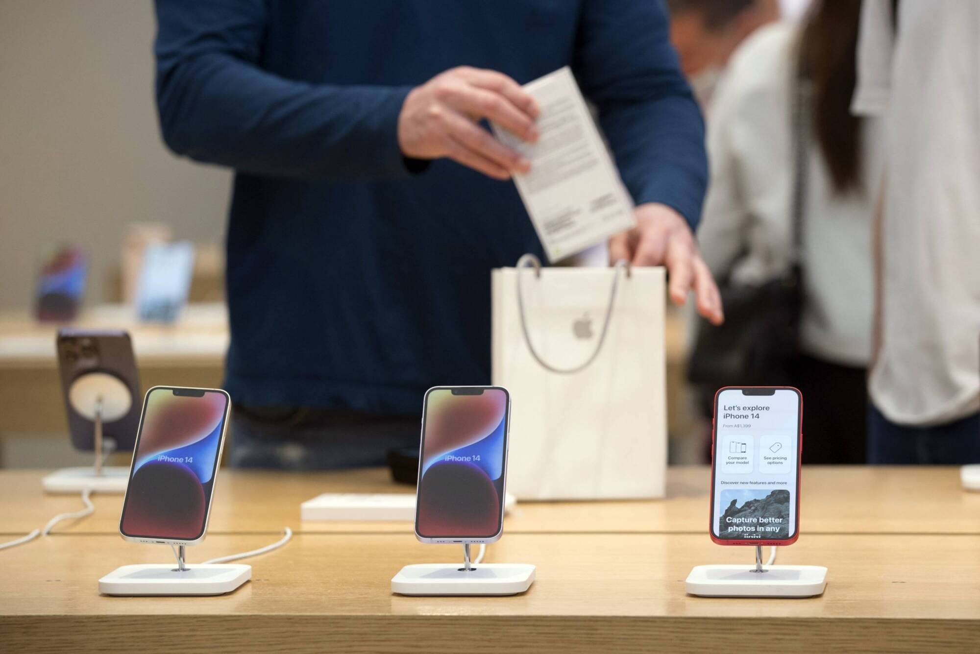 IPhone maker's profit soars 33% as AI buoys sales