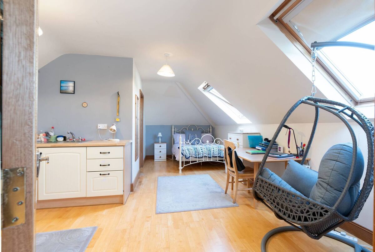 Top floor multi-use rooms