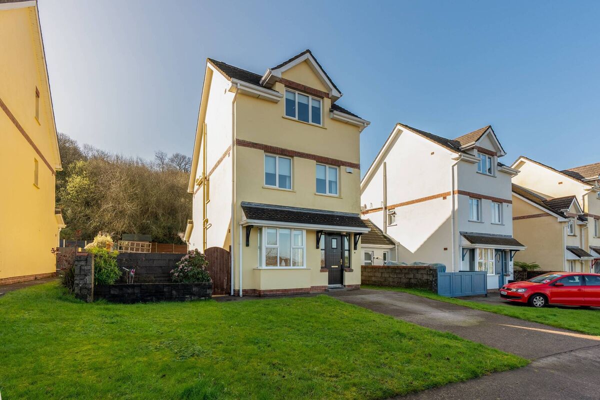 18 Pembroke Heights, Pembroke Wood