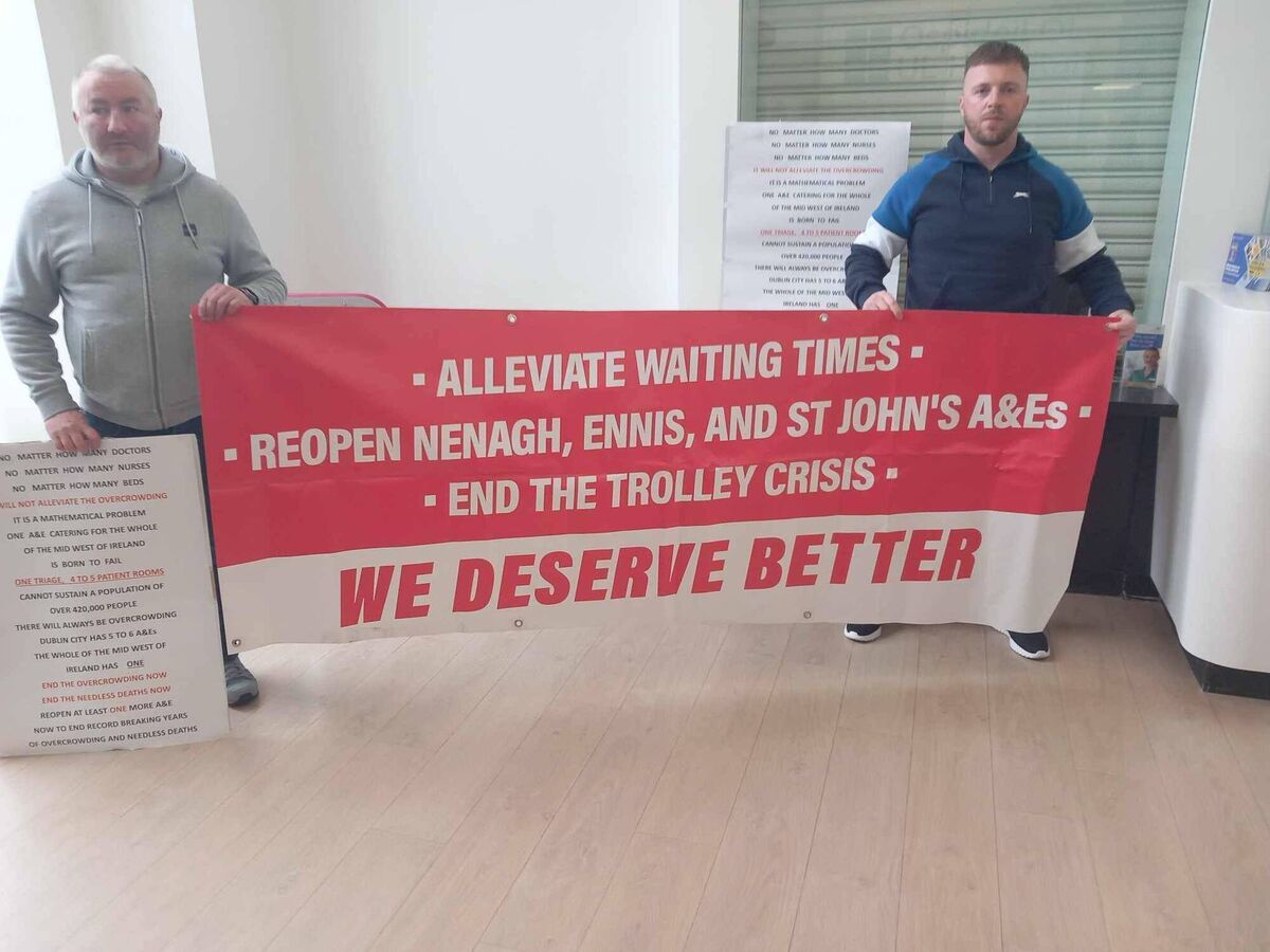 Mike Daly (left) in protest at overcrowding in University Hospital Limerick on Saturday afternoon Mike Daly (left) in protest at overcrowding in University Hospital Limerick on Saturday afternoon