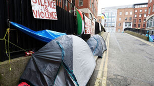 <p>Tents back on Mount St, Dublin after the area was cleared on Saturday of refugee and asylum seekers tents from outside the International Protect offices. Picture: Leon Farrell/© RollingNews.ie</p>