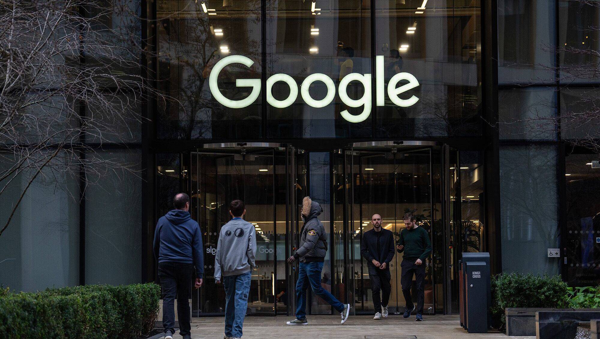 Google fined €250m in French clash with news outlets