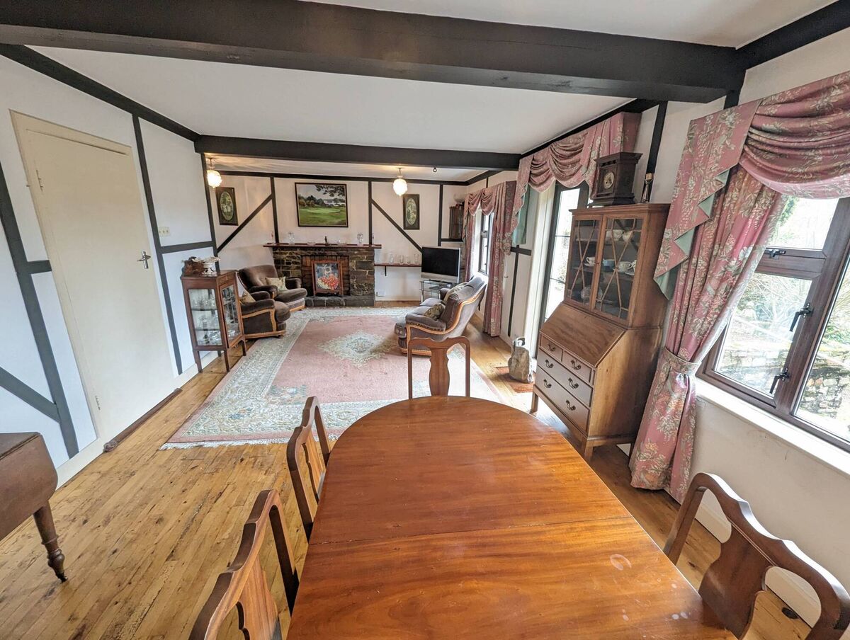 Tudor saloon