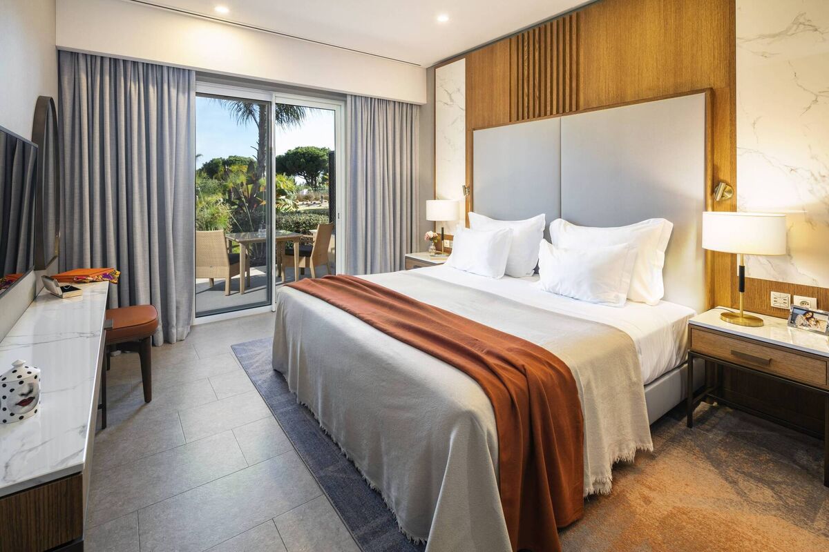 Bedroom with access to the terrace in an apartment at the Wyndham Grand Bedroom with access to the terrace in an apartment at the Wyndham Grand