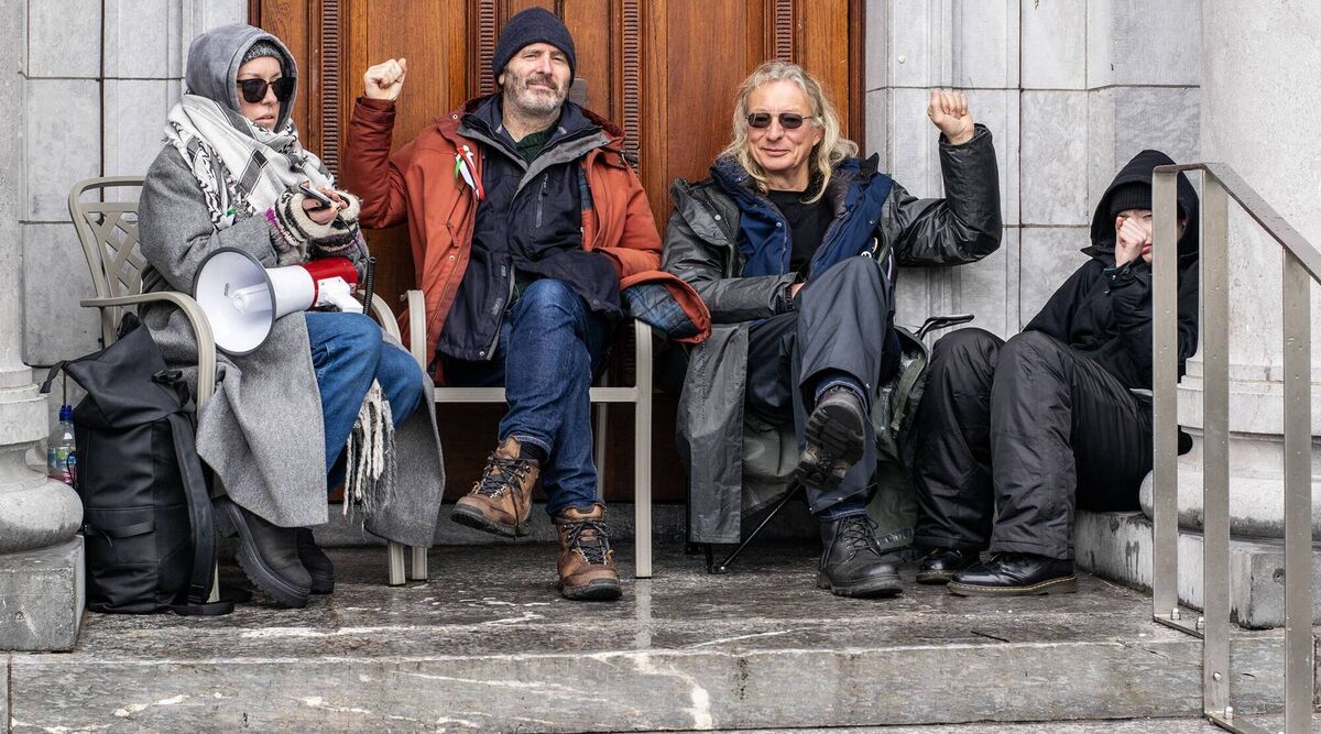 (Left to right) Eve O'Riordan, Brian McMahon, Juri Hertel and Ilah Jefferies on the 72-hour fast at Cork City Hall to support the plight of the Palestinian people. Photo: Jean Connolly (Left to right) Eve O'Riordan, Brian McMahon, Juri Hertel and Ilah Jefferies on the 72-hour fast at Cork City Hall to support the plight of the Palestinian people. Photo: Jean Connolly